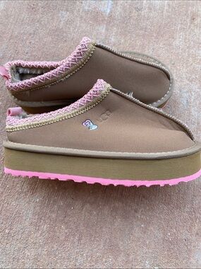 UGG Brown Slip-On Platform Slippers with Pink Trim